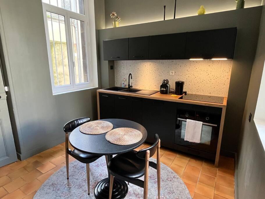 Appartement Au Coeur De Caen Bagian luar foto